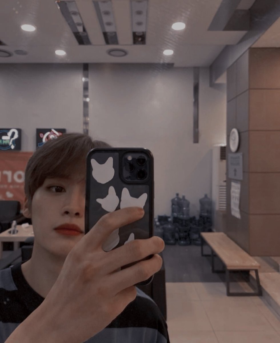 maasdiary's tweet photo. 𝖙𝖜𝖔 𝖇𝖊𝖘𝖙 𝖋𝖗𝖎𝖊𝖓𝖉𝖘 𝖎𝖓 𝖆 𝖗𝖔𝖔𝖒 ;
𝖙𝖍𝖊𝖞 𝖒𝖎𝖌𝖍𝖙 𝖐𝖎𝖘𝖘 😏
#STSD #StaySelcaDay #StrayKids #STAY #LeeKnow @Stray_Kids https://t.co/1Ihka5ZasE