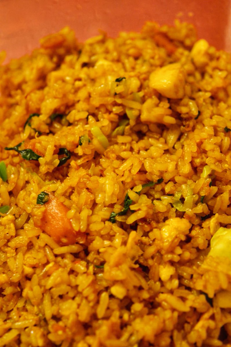 Panggung untuk ibu. 
Dengan ini, aku mau ngomong kalo Nasi Goreng Mertua udah buka kembali di GoFood dan GrabFood ya gengs.
Khusus area Yogya, bagi kalian yang suka dengan Nasi Goreng, Mie, dan Kwetiau, yuk silakan dipesan😘😘Buka sampai jam 12 malam (atau lebih).
#gofood #grab