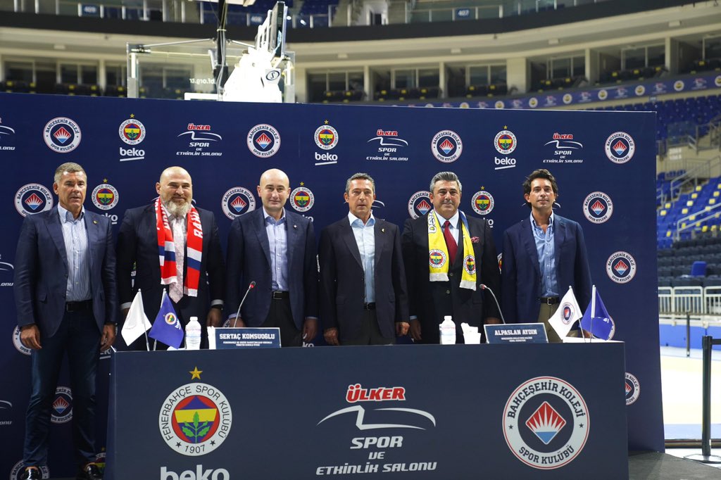 Bugün başkan Sn. Ali Koç’un da katılımıyla Fenerbahçe’yle güzel bir işbirliğine imza attık.
Bu sezon <a href="/BKBasketbol/">Bahçeşehir Koleji Spor Kulübü</a> maçlarını <a href="/UlkerSportArena/">Ülker Spor&Etkinlik</a>’da oynayacak.
Sürecin en başından bu yana desteklerini esirgemeyen herkese teşekkür ederim.
