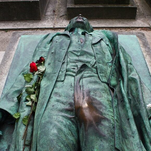 Anna Mazzola (is writing) on Twitter: "Oh, nothing. Just thinking about the  penis of this statue in Père Lachaise cemetery, glowing gold from thousands  of women rubbing it over the years for