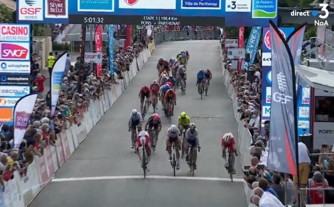 🚴🏻💨🇷🇴 Un accessit pour <a href="/eduardgrosu/">Grosu Eduard</a> qui prend la 4️⃣ème place au sprint de la 1ère étape du @TourPoitouChtes.

#TPC2021 100%ForTheTeam | #TeamDelko