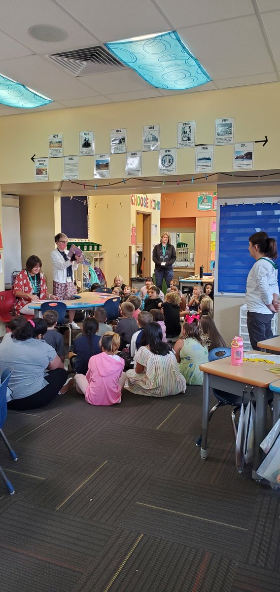 MrsKiser_GPE's tweet image. Mrs. Kiser and Mrs. Page's classes are kicking off day 1 with a read aloud from Mrs. Perez!
@MrsPage_GPE @Fremont1_GPeak @LanderSchools @GannettPeak_3rd #firstdayof3rdgrade #BacktoSchool2021 #firstdayjitters #weloveourteachers #weloveourparas