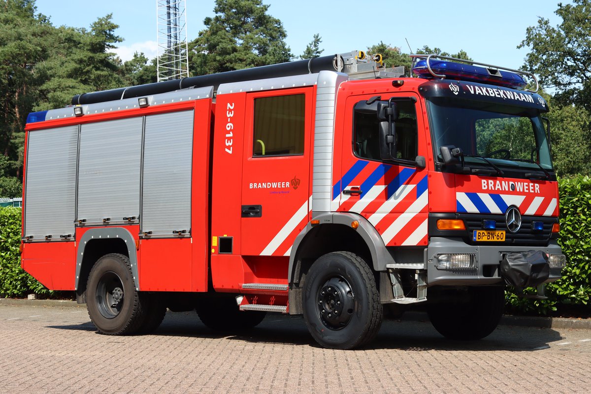 RamonVersteeg's tweet photo. De tankautospuiten van afdeling Vakbekwaam, regio Limburg-Noord. #brandweer #vrln https://t.co/nth3jHmEZy