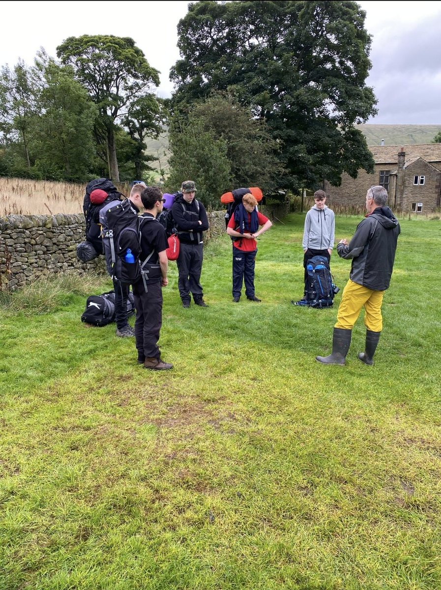 StColumbasTrips's tweet photo. Today was the start of our @DofE Gold Qualifying Expedition, which sees 18 #SCC6thForm students hiking through the @peakdistrict for the next 4 days.
Here are some photos from from yesterday and this morning, as they got ready to set off! https://t.co/8Wyzt9XxiR