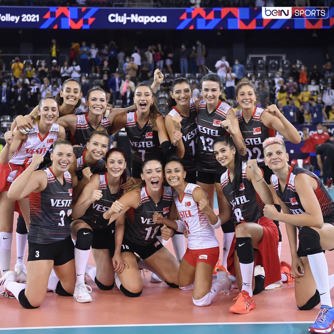 Tebrikler #FileninSultanları👏👏👏

Avrupa Şampiyonası'nda 5'te 5 yaparak grup lideri olarak finallere kalan A Milli Kadın Voleybol takımımızla gururlandık.

Şampiyonluğu alacağımıza yürekten inanıyorum.