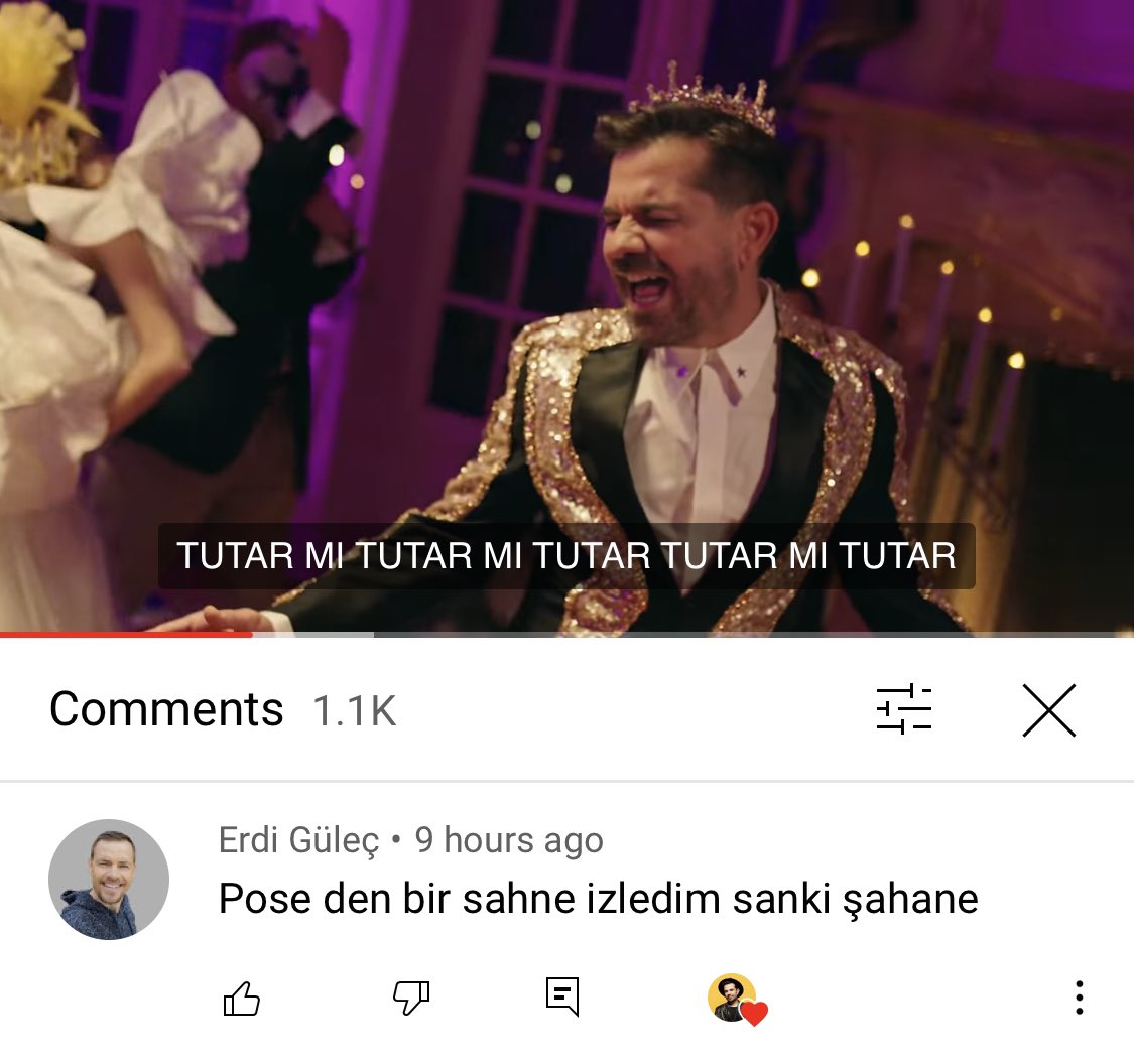 madiroktis's tweet photo. lubunyalar baloyu da mı sahiplendi diyeceksiniz :D evli barklı adamları balo kralı da yapmasaydınız dicem de nerdesin aşkım’ın açtığı yolda gösterdiği hedefe işte :D
“pose’dan sahne” yorumunu haklı bulabilecek bi adama bu klibi çektiğiniz için kendinizden utanmalısınız
#tutmaz https://t.co/uJYcsDTRc5