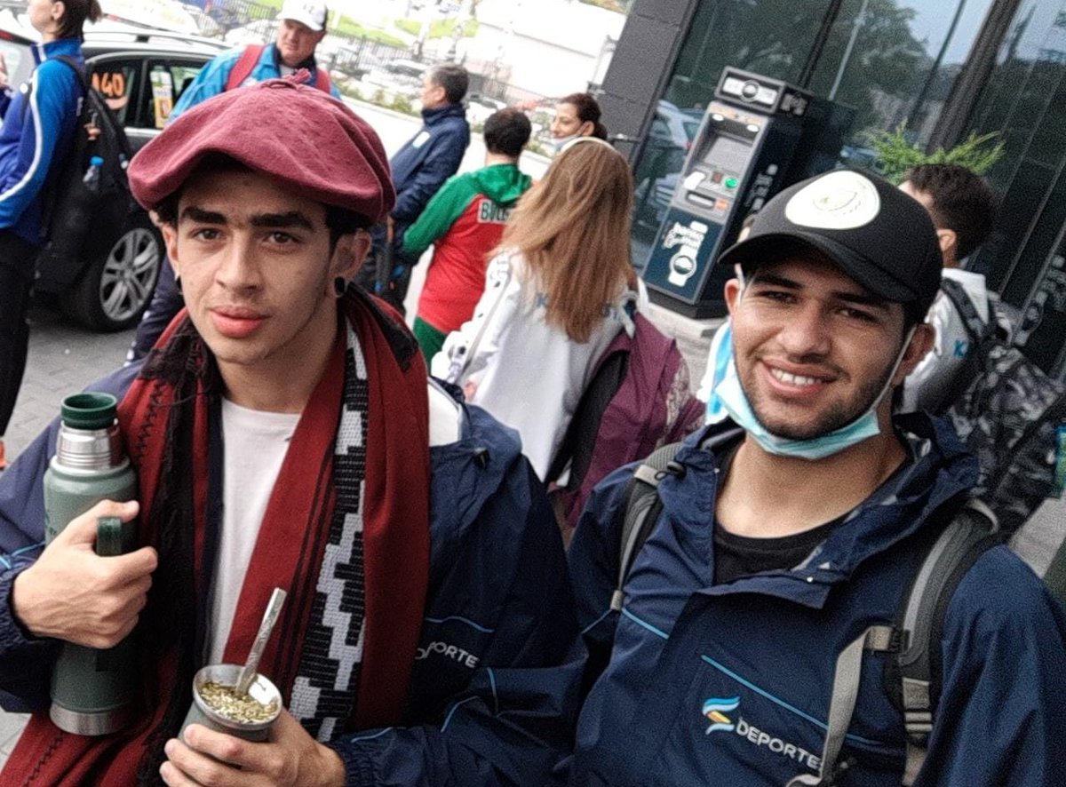 #Atletismo ¡Buena experiencia para los deportistas argentinos en Lublin! 🇵🇱

En el Mundial para Sordos que se disputa en Polonia el bonaerense Gonzalo Rivero -de 19 años- hizo un tiempo de 12:05 en la clasificación de los 100m llanos, ubicándose 30°.