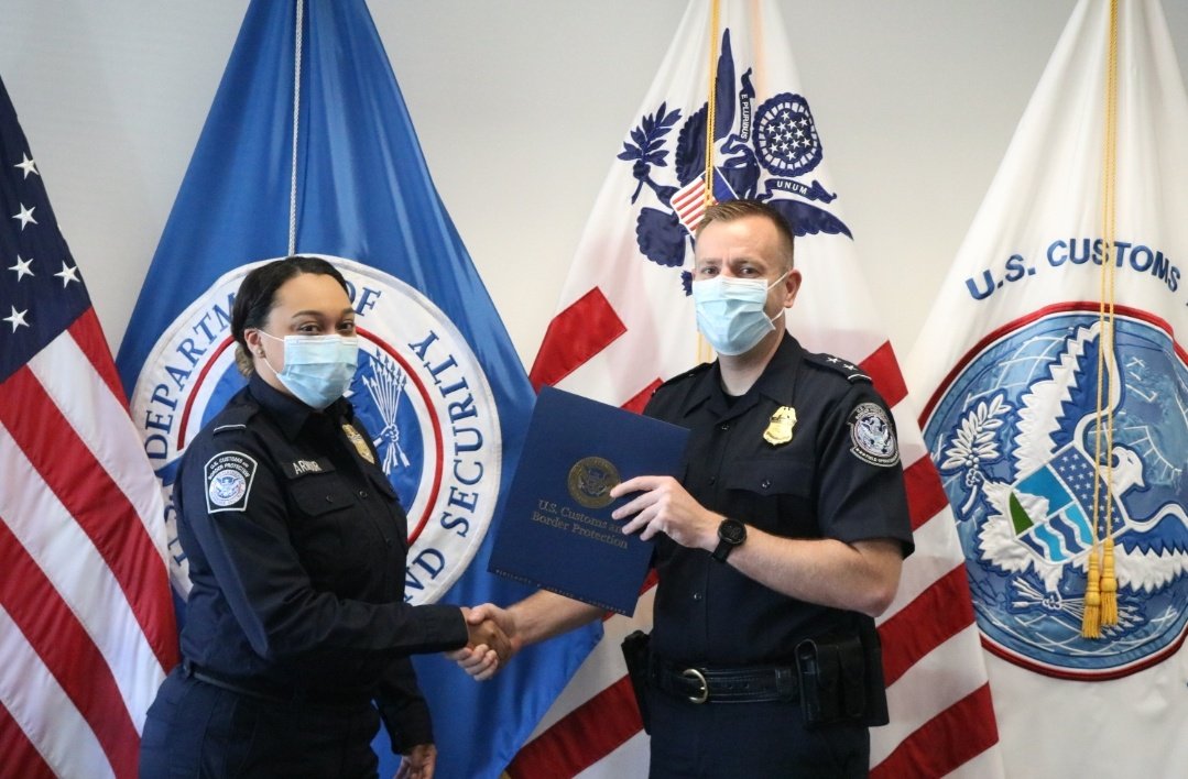 CBPPortDirELP's tweet photo. Today, (A)PD Douglas recognized CBPO Armour for her service during Operation Capio in McAllen, Texas. CBPO Armour worked in conjunction with Border Patrol to detect fraudulent documents and apprehend subjects. Thank you CBPO Armour for representing the Port of El Paso. https://t.co/Tn1yVu8v18