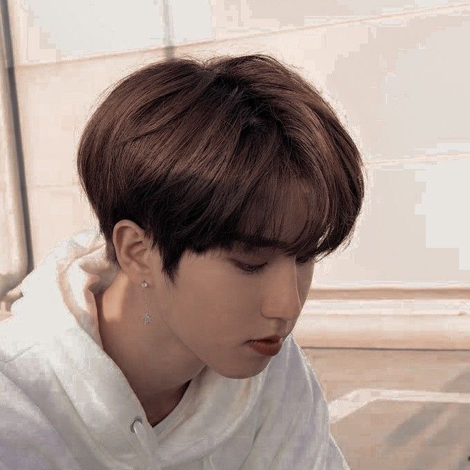 ㅡminsung short au;

      m i s e r a b l e.

"Bukankah ini yang kamu mau?"

"Pada dasarnya kamu hanya menjadikanku sebagai tempat singgah, bukan sebuah rumah untuk kembali pulang."