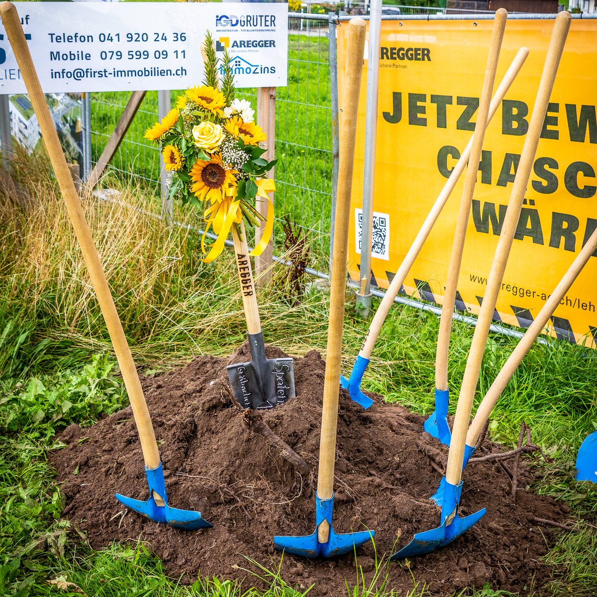 testing_immo's tweet photo. #Spatenstich in Pfeffikon LU – der Bau des neuen Wohnquartiers «Gräbacherpark» hat offiziell gestartet!🥳

ℹ Alle Informationen zum Neubau findet ihr auf unserer Projektwebsite.💫
👉  https://t.co/iFRDoN2edR

#baustart #baubranche #eigentumswohnung #wohnung #realestate #bauen https://t.co/6mVl5WYbM9