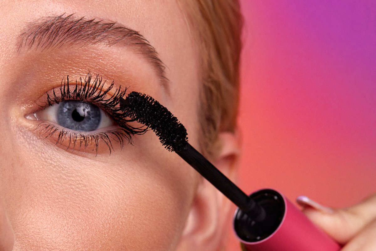 NEW LONGWEAR FORMULA, same fluffy lashes. Meet The Big Clean volumizing + lash care mascara. 🔥 100% saw longer, thicker, lusher lashes ⏰ Longwear for 12 hours ✨ Clean formula, safe for sensitive eyes 🌱 Hair care serum helps lashes reach full growth potential