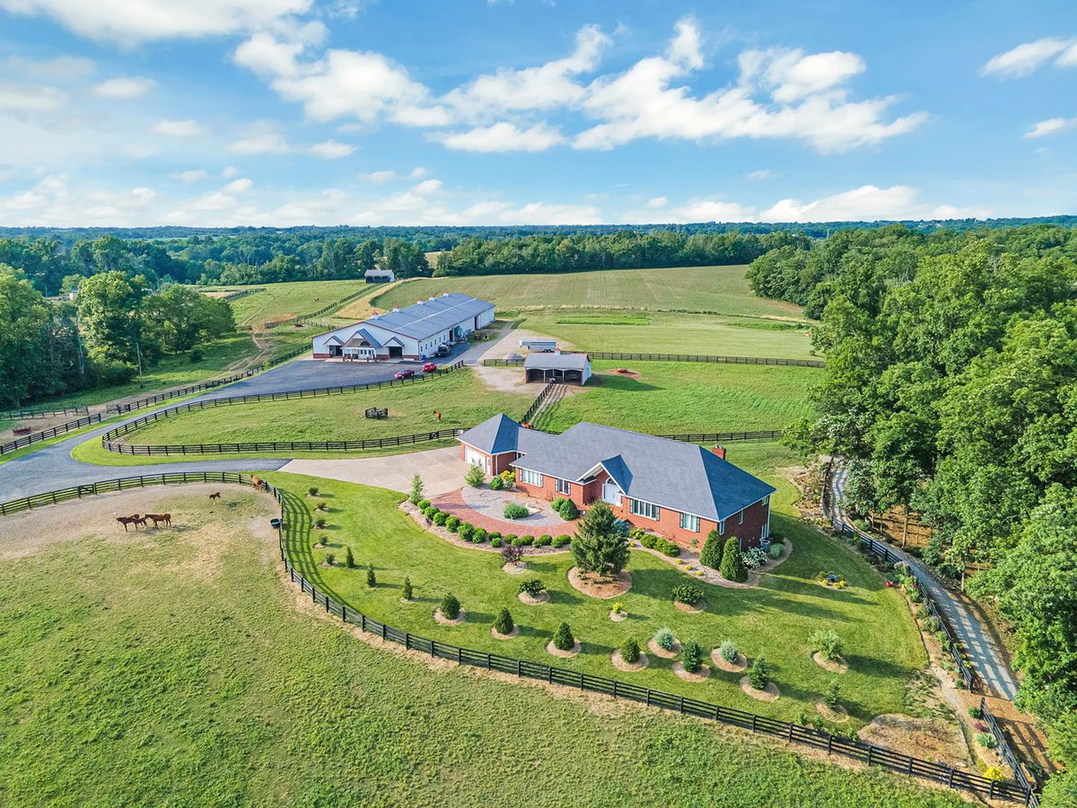 World class equine farm and ranch in Kentucky! Sitting on 45 acres is a training barn with 23 stalls with attached 80x160 indoor riding arena. There's also a 4 bed, 3 full/2 half bath home totaling 6,000 sq. ft. unitedcountry.com/Equine-Propert…