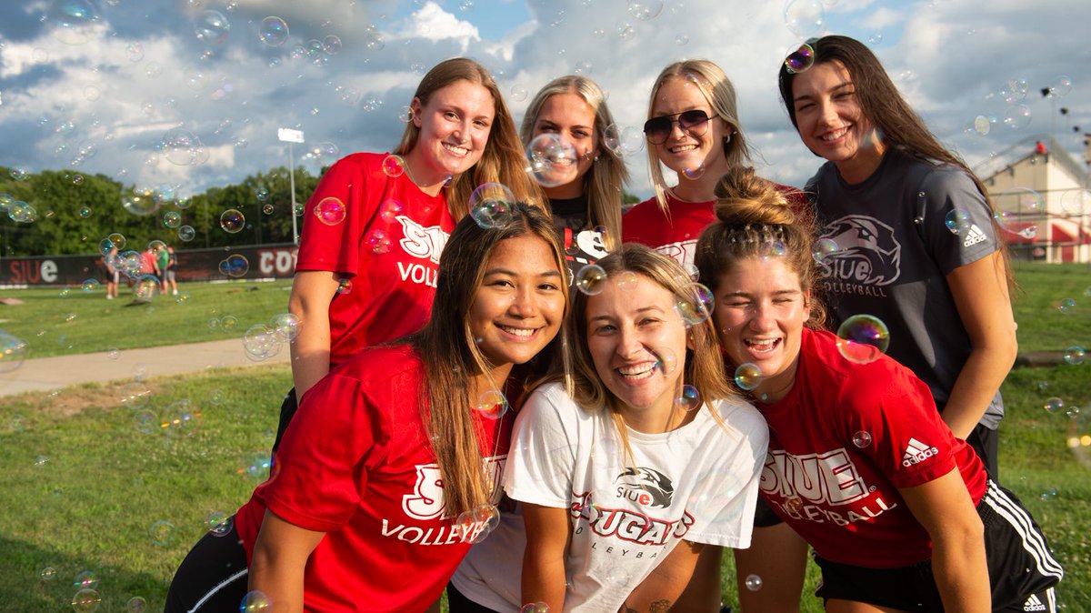 SIUE's tweet photo. Welcome Week is in full swing at #SIUE! https://t.co/kMEgLJbEl5 https://t.co/Y4FWw3S1dV