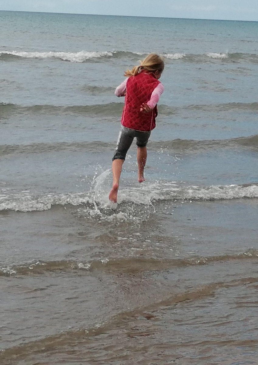 gilliehowells's tweet photo. Where there's water... She's in it!!
#lovewales #borth #beach #sea #simplethings #jumpingwaves https://t.co/4WUCIxRk0V