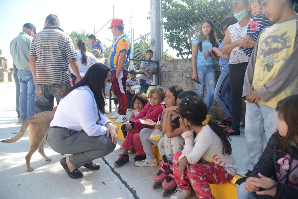 Jaconagob's tweet photo. Inauguramos la pavimentación de la calle Ixtlán en Los Sabinos, donde beneficiamos a vecinos y comunidad educativa de 2 instituciones.

¡Resultados evidentes en #Jacona! Seguimos demostrando que #UnidosHacemosElCambio https://t.co/fQjwwXfI7R