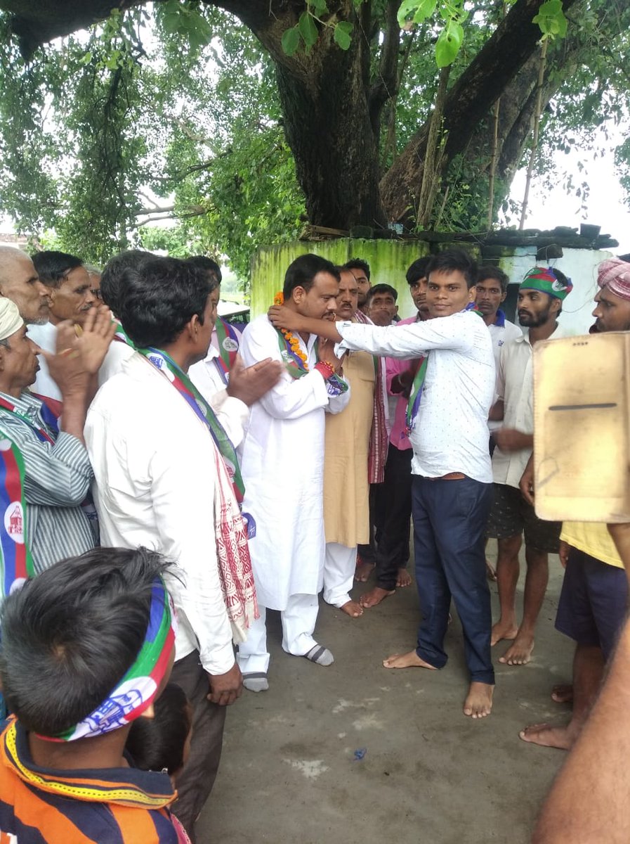 lojpa_singh's tweet image. आज बक्सर जिला के सिमरी प्रखंड मुख्यालय के आदर्श नगर में आशीर्वाद यात्रा की तैयारी को लेकर आयोजित बैठक में पार्टी पदाधिकारियों ने पार्टी जिलाध्यक्ष अखिलेश कुमार सिंह का स्वागत किया।
@iChiragPaswan @LJP4India @SaurabhMsPandey @hulaspandeyljp