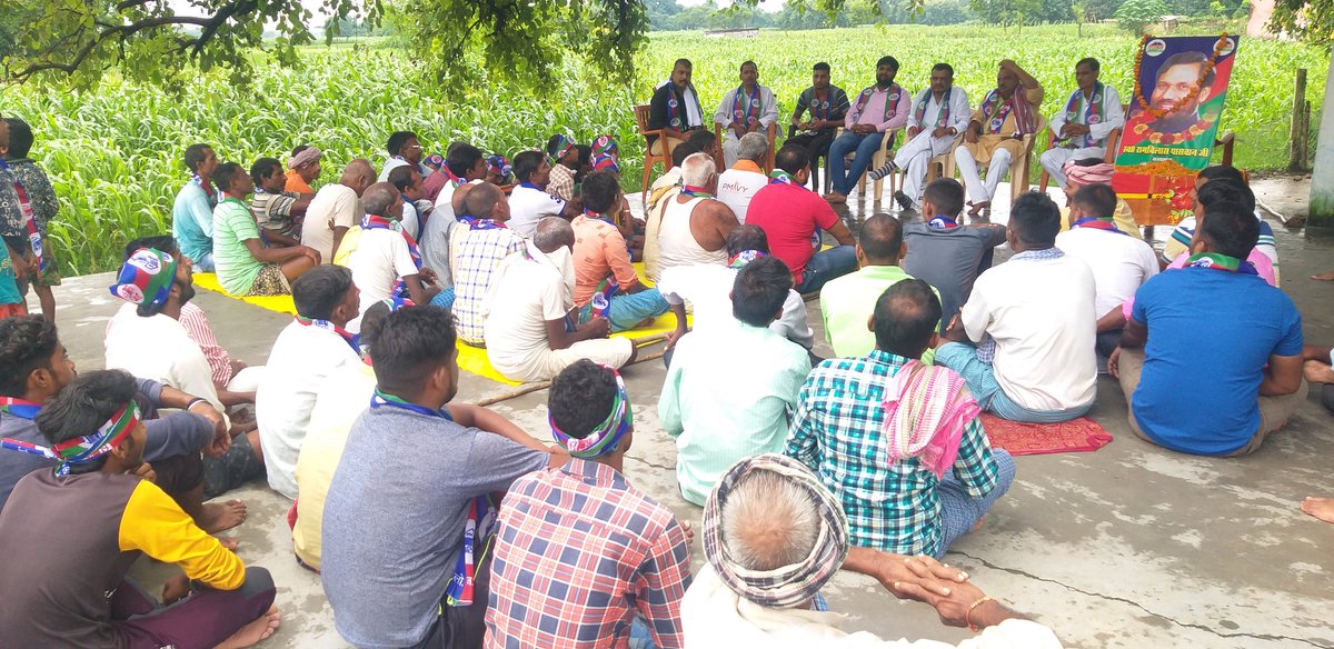 lojpa_singh's tweet image. आज बक्सर जिला के सिमरी प्रखंड मुख्यालय के आदर्श नगर में आशीर्वाद यात्रा की तैयारी को लेकर बैठक को संबोधित करते हुए पार्टी जिलाध्यक्ष अखिलेश कुमार सिंह।
@iChiragPaswan @LJP4India @SaurabhMsPandey @hulaspandeyljp
