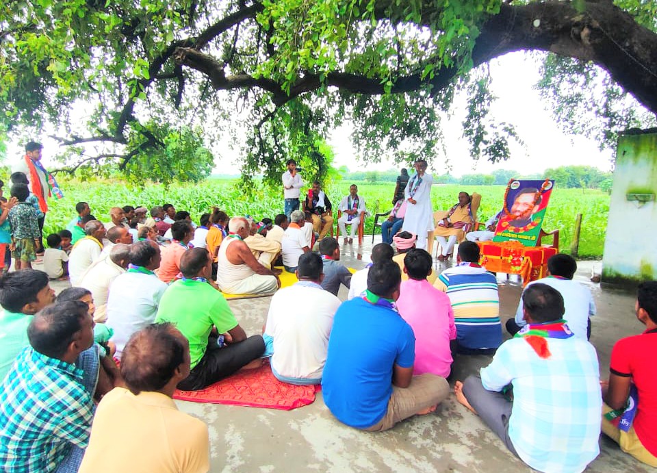 lojpa_singh's tweet image. आज बक्सर जिला के सिमरी प्रखंड मुख्यालय के आदर्श नगर में आशीर्वाद यात्रा की तैयारी को लेकर बैठक को संबोधित करते हुए पार्टी जिलाध्यक्ष अखिलेश कुमार सिंह।
@iChiragPaswan @LJP4India @SaurabhMsPandey @hulaspandeyljp