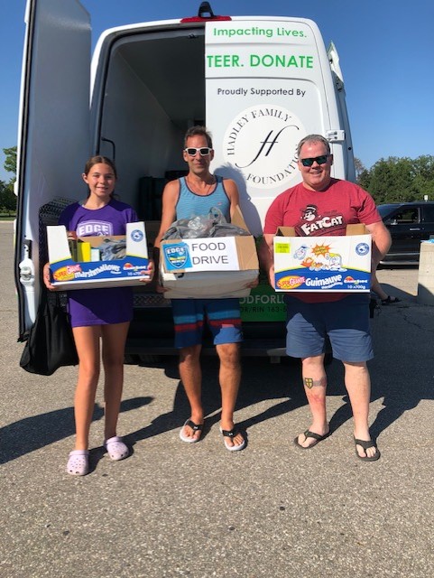 foodforlife's tweet photo. Thank you to @milton_edge Volleyball for serving up a large donation of non-perishable foods items to distribute with our GOOD food bags. 

Need food support? Please visit the Optimist's Food for Life Outreach Program at Milton Sports Centre (Wednesdays 4:30-6:30pm). Drive-thru. https://t.co/PfxytfsZpf