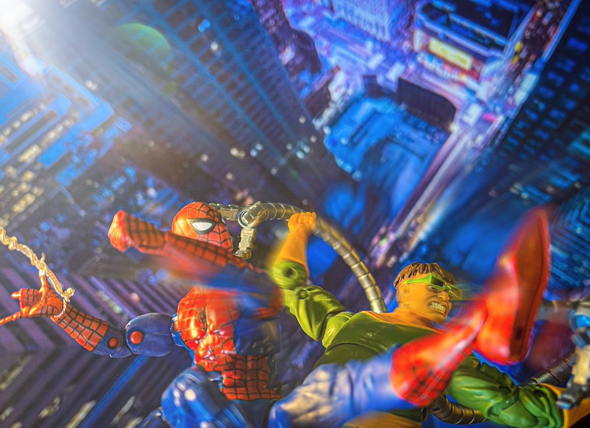 toyetic40s's tweet photo. “Get OFFA me!!!” #Marvel #SpiderMan #DoctorOctopus #MarvelLegends #SpiderManNoWayHome #Spiderverse #RetroSpiderman #ACTIONFIGURES #ActionFigurePhotography #ToyPhotography #ToyCollecting #MCU #Hasbro #HasbroToyPic @Hasbro @HasbroPulse @MarvelLegendsHQ @Marvel https://t.co/Mu4cnKAEnk