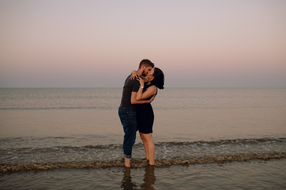 a_rocand's tweet photo. L’amour à la plage (à 6h) 🌅 https://t.co/u4TgpEwCD0