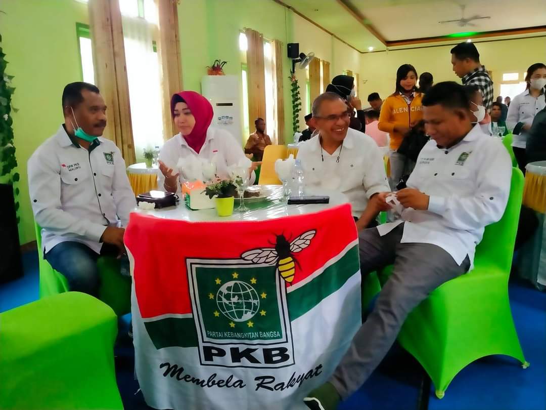 pkb_buruselatan's tweet photo. "Saat ini PKB telah membuka pendaftaran Caleg dini, untuk itu Saya mengajak semua Putra Putri Bursel untuk maju sebagai Caleg melalui PKB”, Ujar @Arif_Baeee

@cakimiNOW 
@EmHasanuddin
@DPP_PKB
@radarbangsa_com
@BasriDamis
@pkbmaluku_
@idafauziyah

https://t.co/T0x0UL9HW3 https://t.co/yhqU7SBgpN