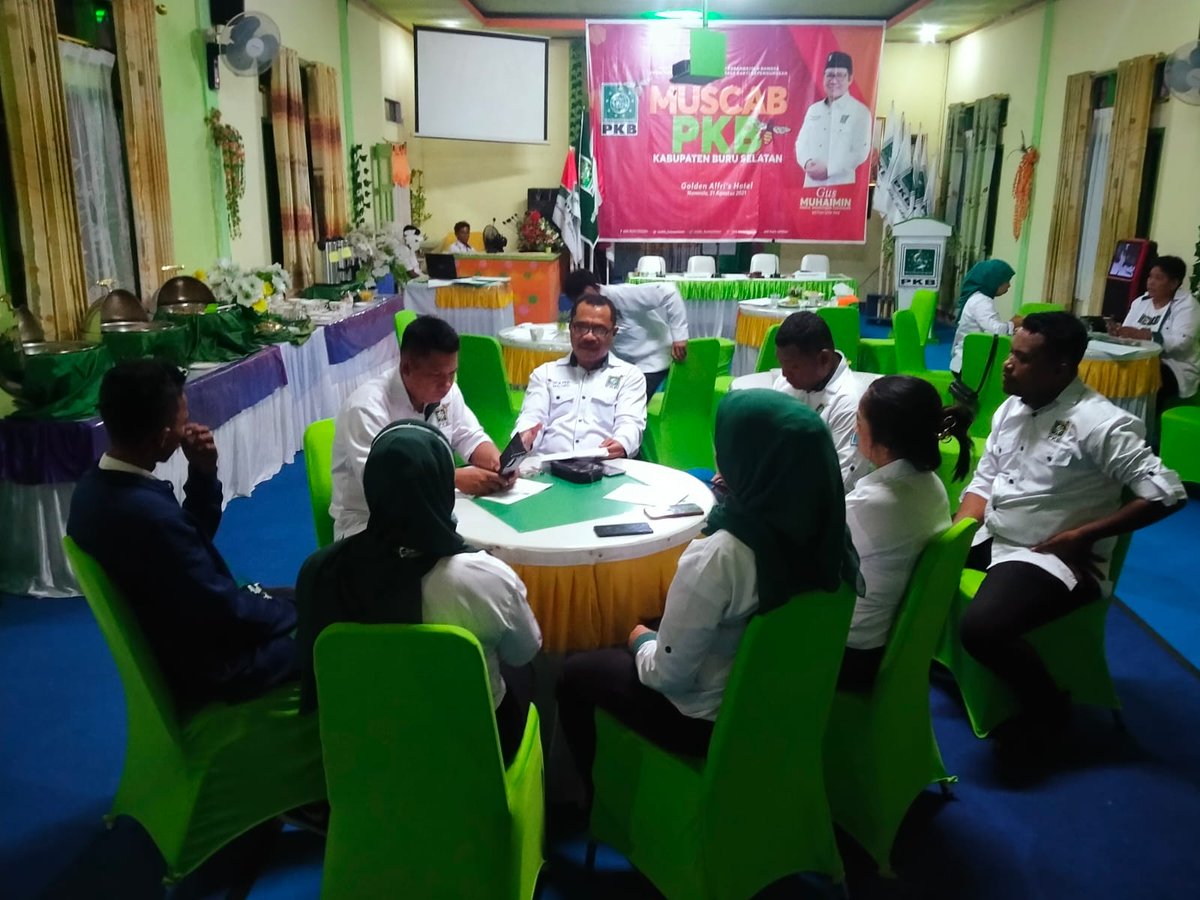 pkb_buruselatan's tweet photo. Arifudin ( @Arif_Baeee ) ditetapkn sbg Ketua DPC PKB Buru Selatan, pada Musyawarah Cabang. 

Usai ditetapkan, Ia mengajak seluruh Kader utk Rapatkan barisan, fokus Konsolidasi, menangkan PKB pada Pemilu 2024. 

@cakimiNOW
@EmHasanuddin
@Jazilul_Fawaid 
@idafauziyah 
@BasriDamis https://t.co/LqHm5NOjXn