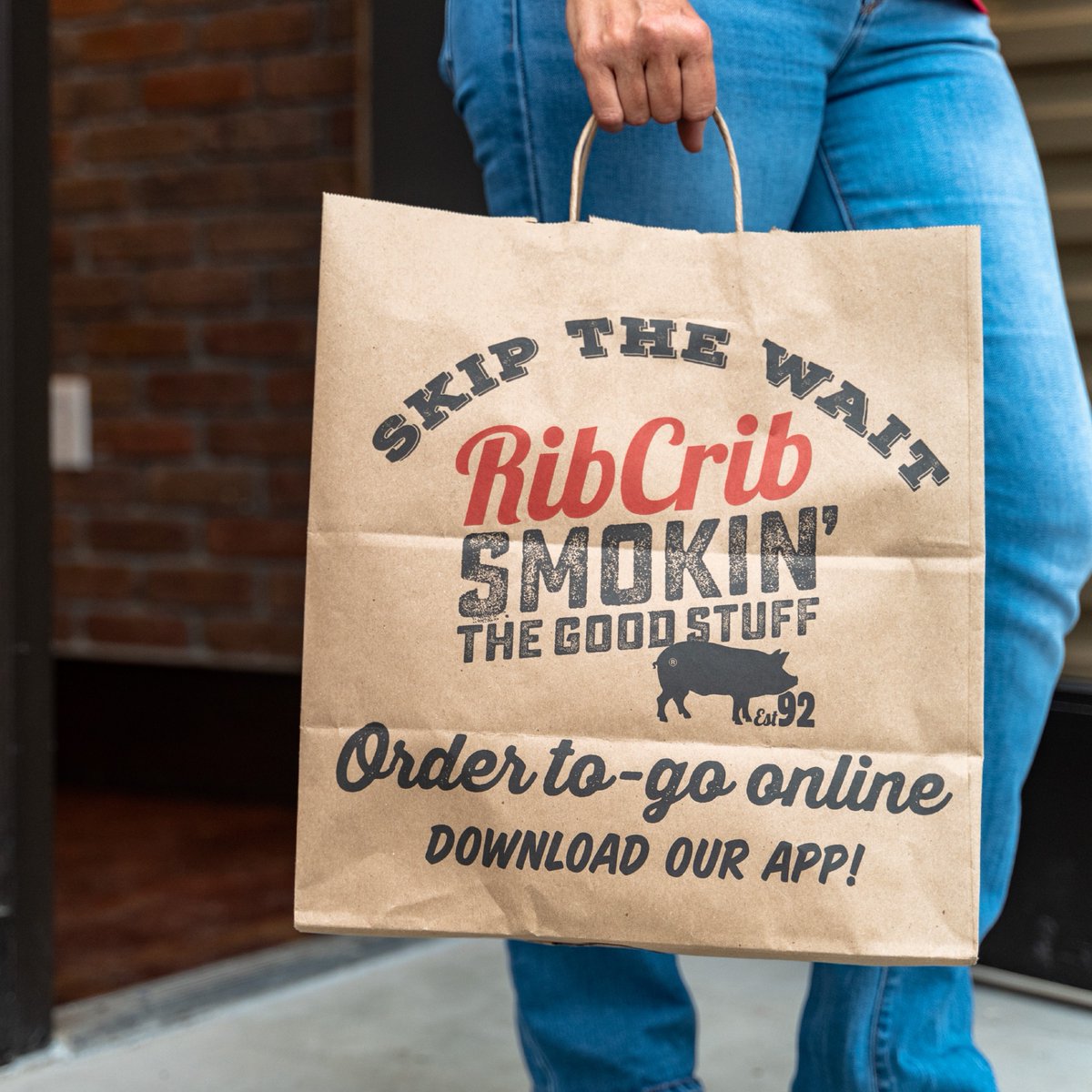 ribcrib_clovis's tweet photo. Feel like a night in? Imagine our slow-smoked comfort food in the comfort of your home with takeout or delivery. https://t.co/QsIBRogZjb