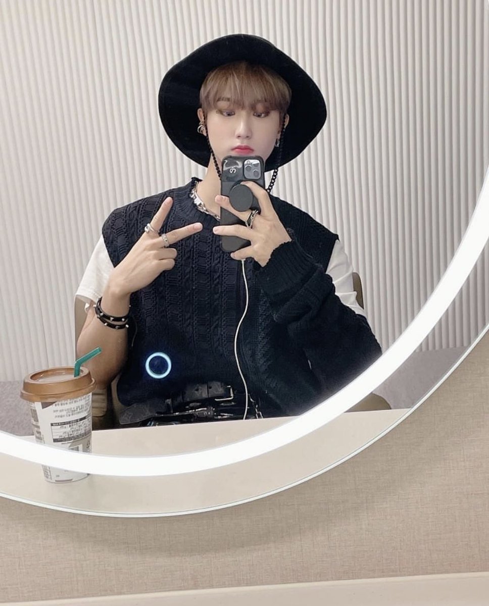 i can no longer promise to always love you, for how labrinyth this maze we're living on
but one thing i am sure is: that today, 
i am staying. and i am loving you as much as i can
in the moment life had decided for us to brushed against each other.