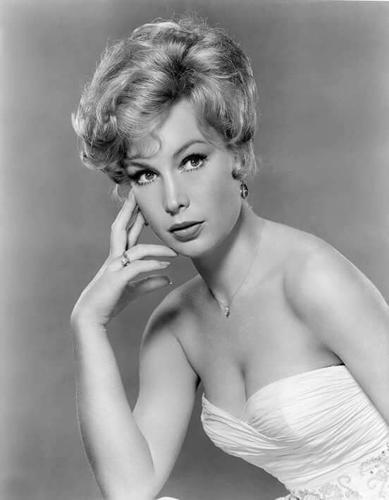 Happy 90th birthday Barbara Eden! !          