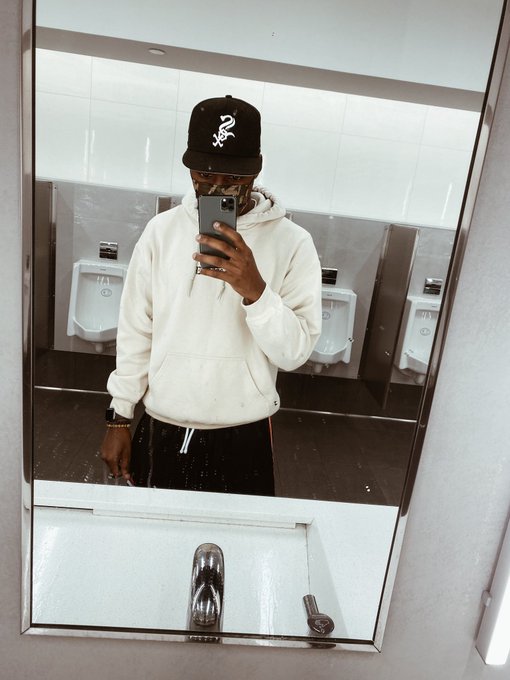 Airport bathroom selfie&rsquo;s are already top notch 🤌🏾 https://t.co/DYrPVoOPIX<a href="/tag/giftuesday"class="tags"><span>#giftuesday</span></a>