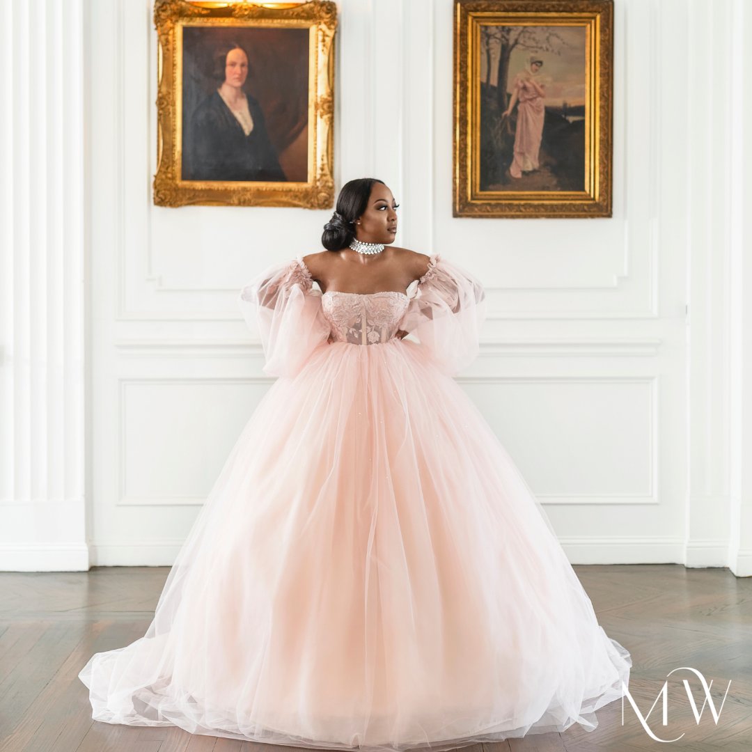 ItsMargoWest's tweet photo. Jeulia has detachable long puff sleeves with a strapless lace corset!

#bridalgown #weddingdressgoals #weddingdresses #weddingdressideas #dressdesigner #bridalgowns #bridaldress #bridaldresses #bridalgowndesigner #weddingdressinspiration
#weddingdressideas #weddingdressdesigner https://t.co/OqoykmcIcq
