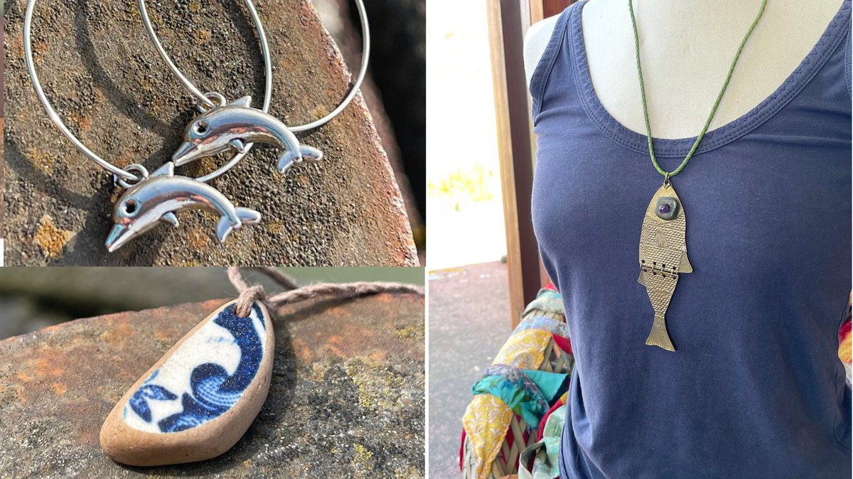 EcoOctopus's tweet image. Feeling fishy?
Dolphin hoops on recycled eco silver, an up cycled fish necklace completed with sea glass and amethyst, sea pottery pendants and more!  To see all, please go to etsy.com/uk/shop/EcoOct… Lynda 💚

#inbizhour
#womaninbizhour
#CraftBlogClub
#YourBizHour