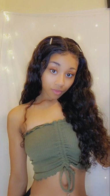 1 pic. ..can I spread it open for u ??? https://t.co/OnjHYGpDAX