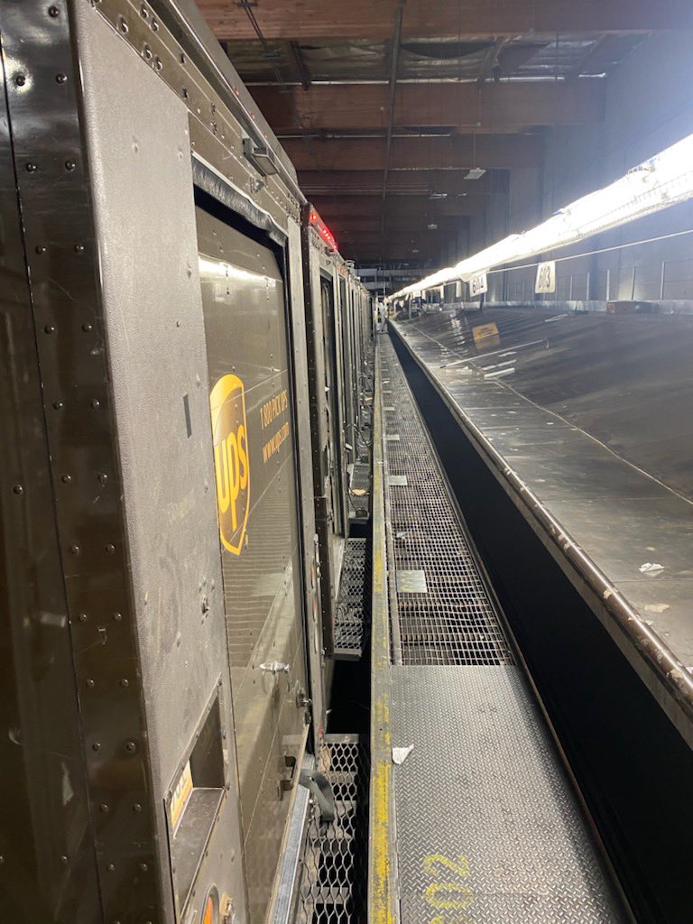 cg2calvin's tweet photo. PHOENIX PRELOAD ROCKIN IT🥵👊🏾🤙🏾 #DOORSDOWN #GETTHOSEDRIVERSOUT #ISSATREND @waringlester @UT_PKG @Justin_Maes_ @CarolBTome https://t.co/mzPNDs7sRf