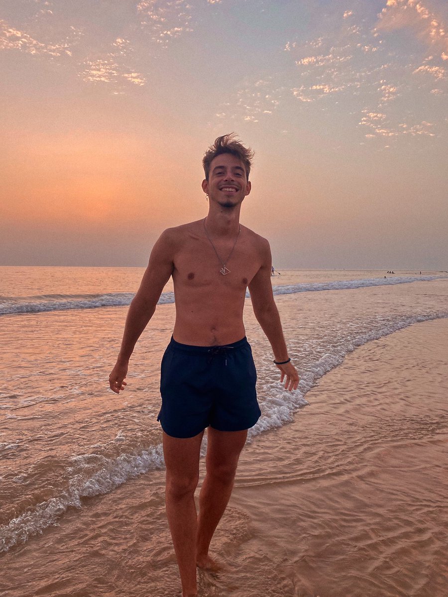 DavidParejoSing's tweet photo. en unos días volvemos al estudiooooo ✨⚡️💽 #ep https://t.co/jFmyocHkcZ