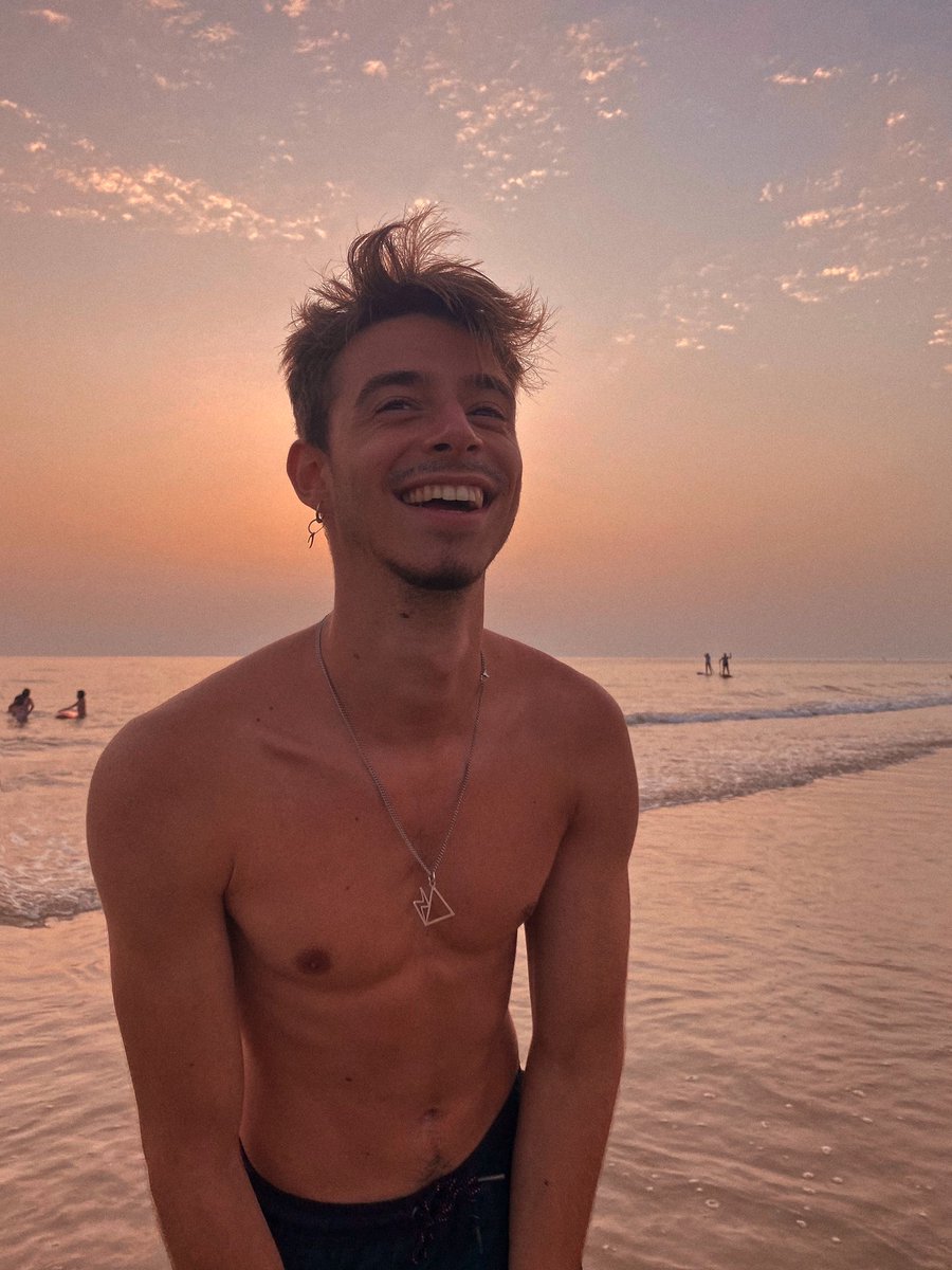DavidParejoSing's tweet photo. en unos días volvemos al estudiooooo ✨⚡️💽 #ep https://t.co/jFmyocHkcZ