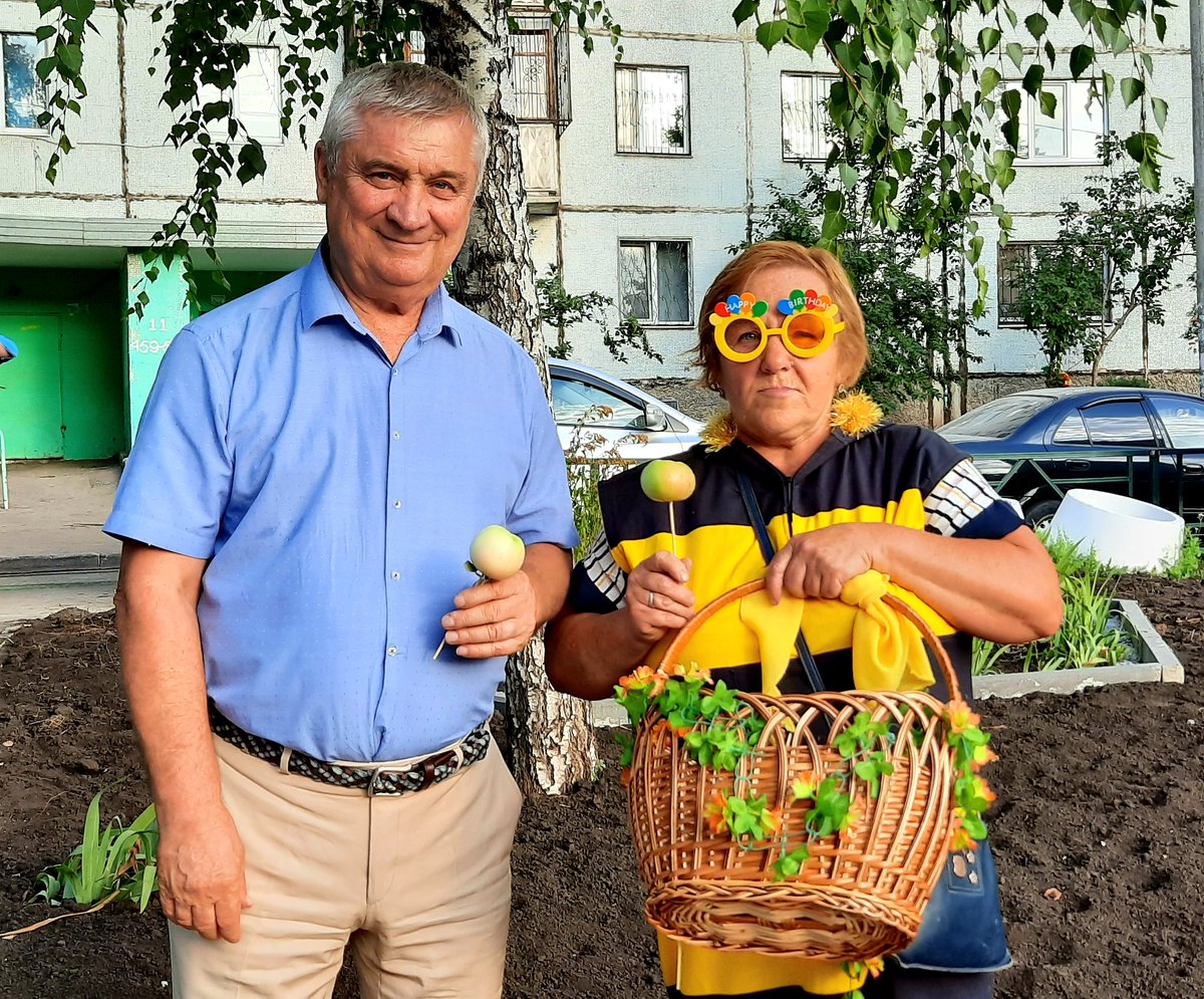 🍎🐝в  «Яблочный Спас» на площадке дома № 112 по ул. Г. Димитрова праздник.
Несмотря на жаркую погоду, праздник объединил жителей всех возрастов. Для юных Самарцев была подготовлена специальная развлекательно-развивающая программа. ➡️
instagram.com/p/CSw3oJkt60Y/…