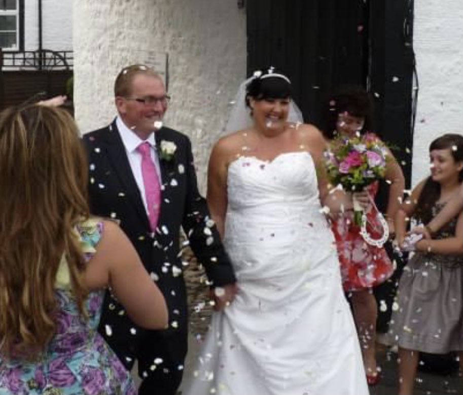 credland_nicki's tweet image. Today is my 8th wedding anniversary. I have spent it feeding and talking to my husband who no longer realises we are married. I have no other words 😢Live every day #earlyonsetalzheimers