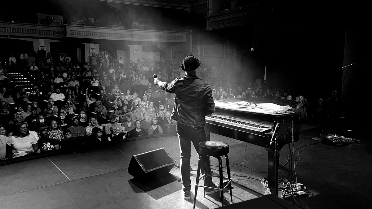 Two shows this week -- Chicago, IL and Burlington, IA -- WHO'S READY?! Grab tickets while you still can at philvassar.com/live 🤘