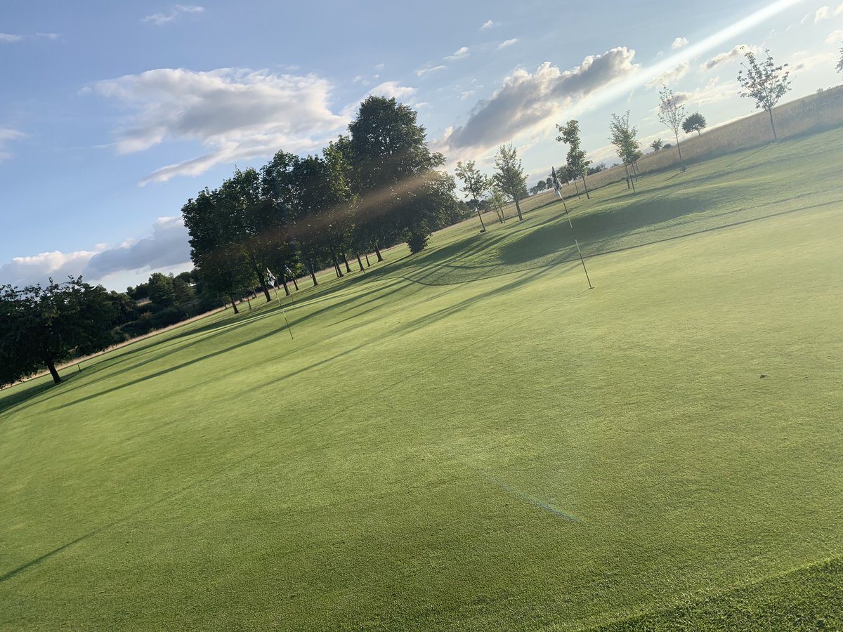 pgajimmer's tweet photo. What an end to a 12-hour day @CirencesterGolf β³οΈπ§ π΄ #stillgottkwritethemup #perfection #notmanyleft #nightsdrawinginπ https://t.co/lWmx7nxpfm