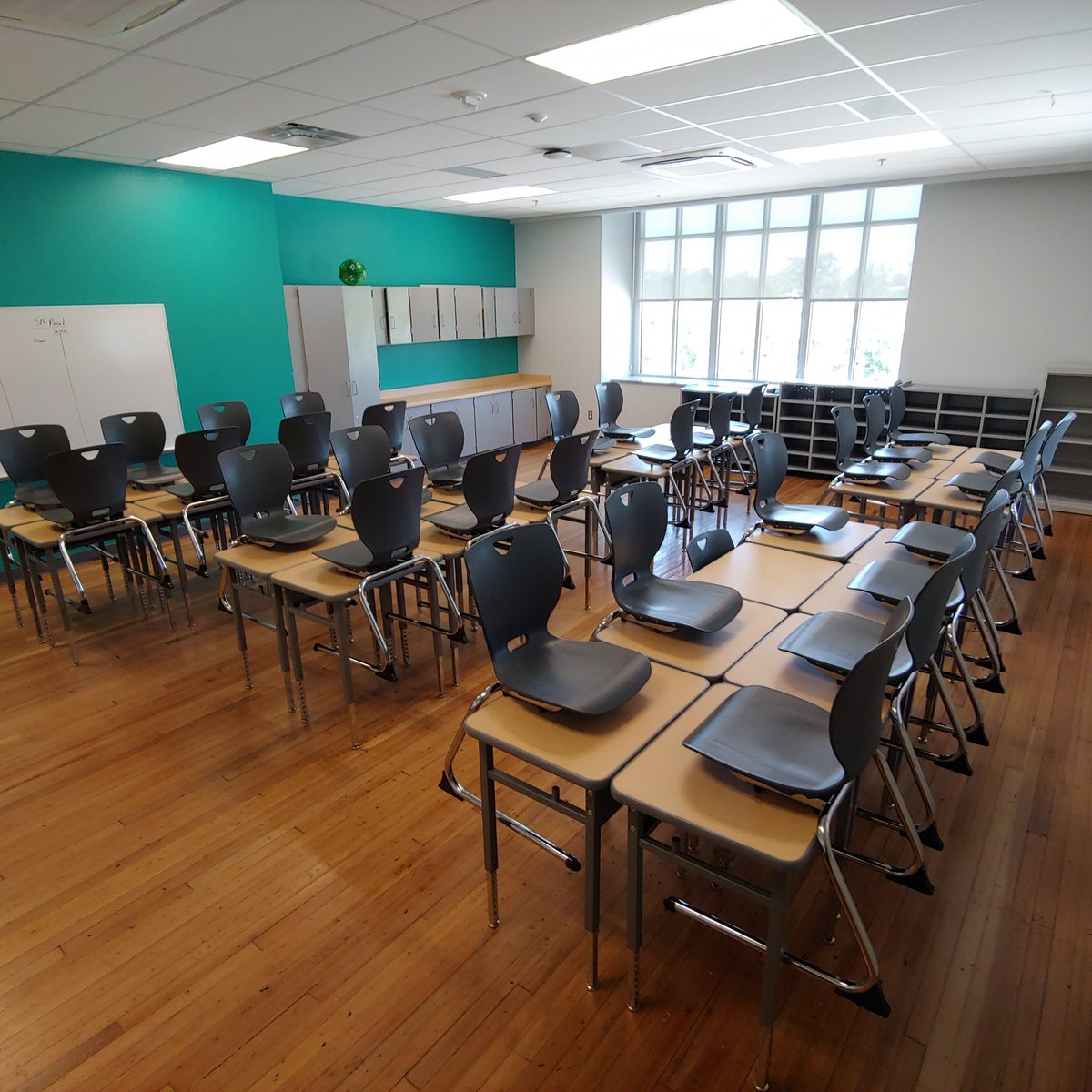 mxstilipec's tweet image. Got these beautiful dice from @KrakenDice so my students can &apos;Roll for Initiative&apos; when I need a volunteer.

#classdice #krakendice