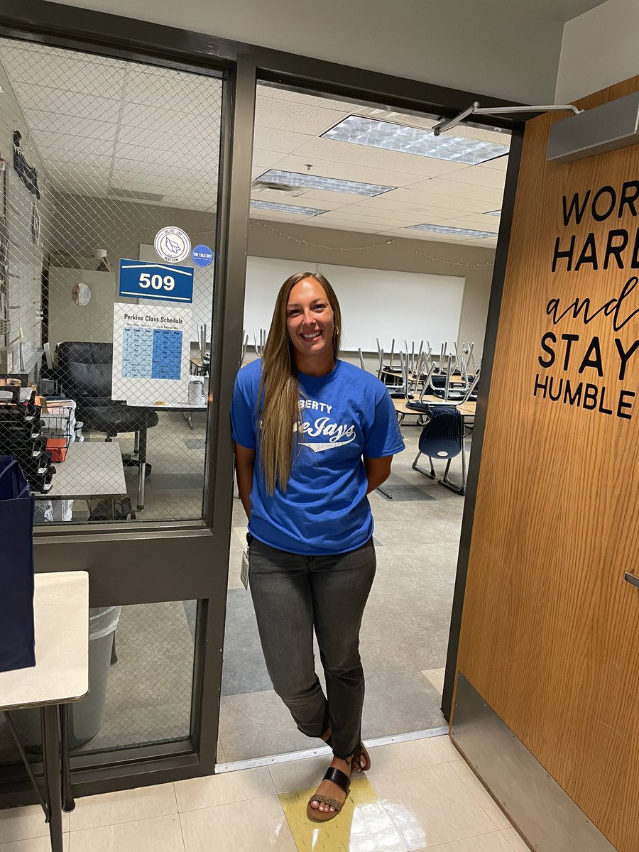 Morgan__Dawson's tweet photo. Year ✌🏼 @LHSJAYS . Let’s go!! #LPSFirstDay https://t.co/X3i4zTkSBX