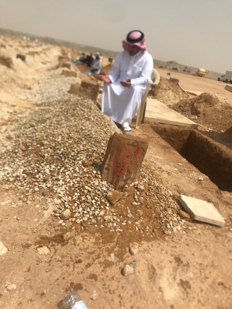 FA_BB123's tweet photo. #والدة_خالد_البلطان 

الله يجبر حزنك ياخوي
ونعم الإبن البار
زارها ففاضت قريحته https://t.co/k8wspATa4o