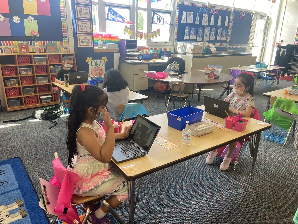 Gina_Larucci's tweet photo. Guess who learned how to use @Seesaw today?! So excited for the kinders to continue learning about all of our tech tools. π» #LLhasheart #proudtobe15 #Kindergarten https://t.co/cUEVprf6fl