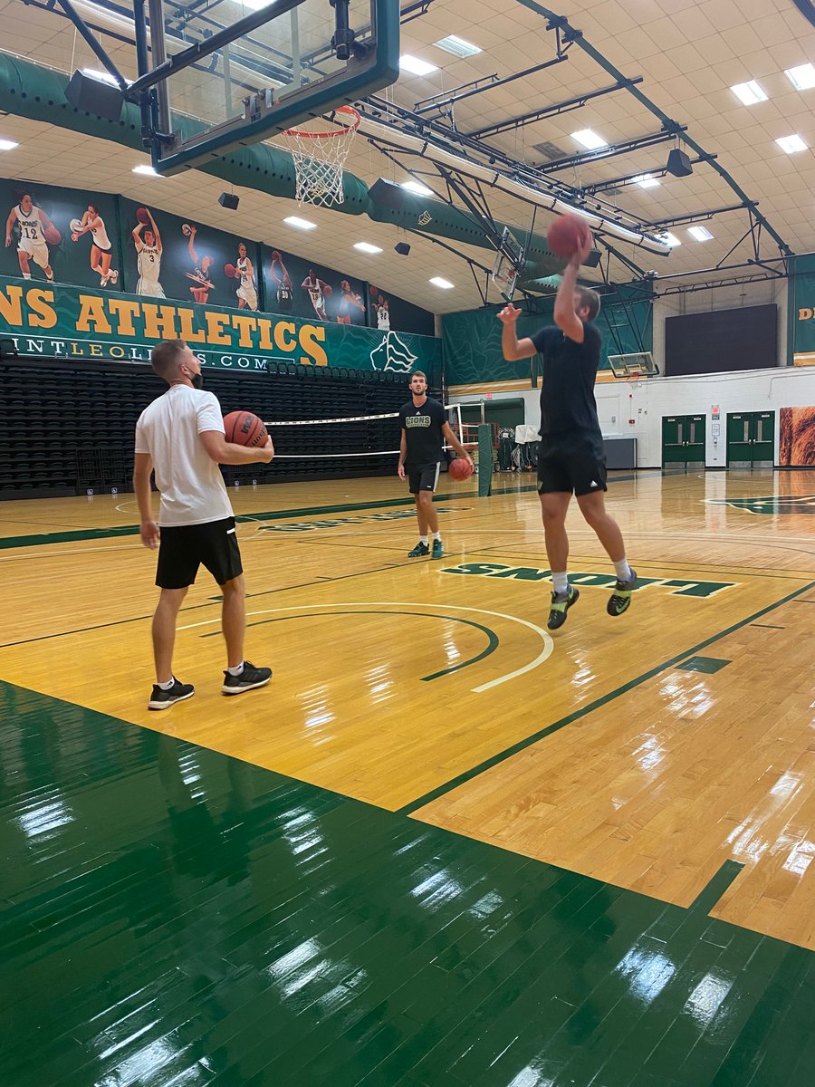 A lot of Bluegrass in the Bowman Center today 🦁