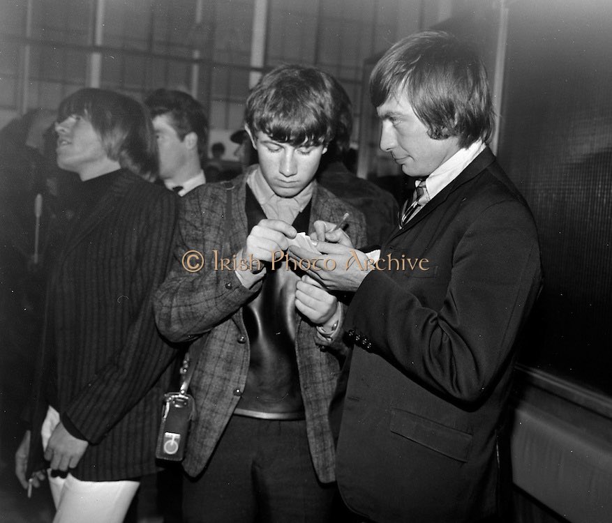GuidanceStokes's tweet photo. Charlie Watts, with Brian Jones in Dublin, Ireland before their gig in The Adelphi, signing autographs for Irish fans. Ah, yeh. #RIPCharlieWatts #RIPBrianJones … https://t.co/6YKXrqTSS5