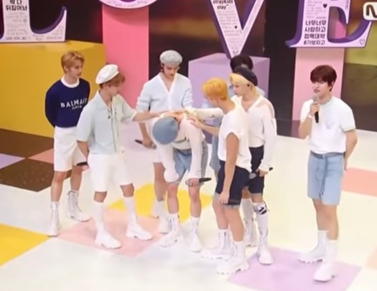ayn4zishere's tweet photo. باشه ولی استری‌کیدزی که دارن مکنه‌شون رو آروم میکنن :<    >>>>>>>>
@Stray_Kids https://t.co/80xb5MCXWz