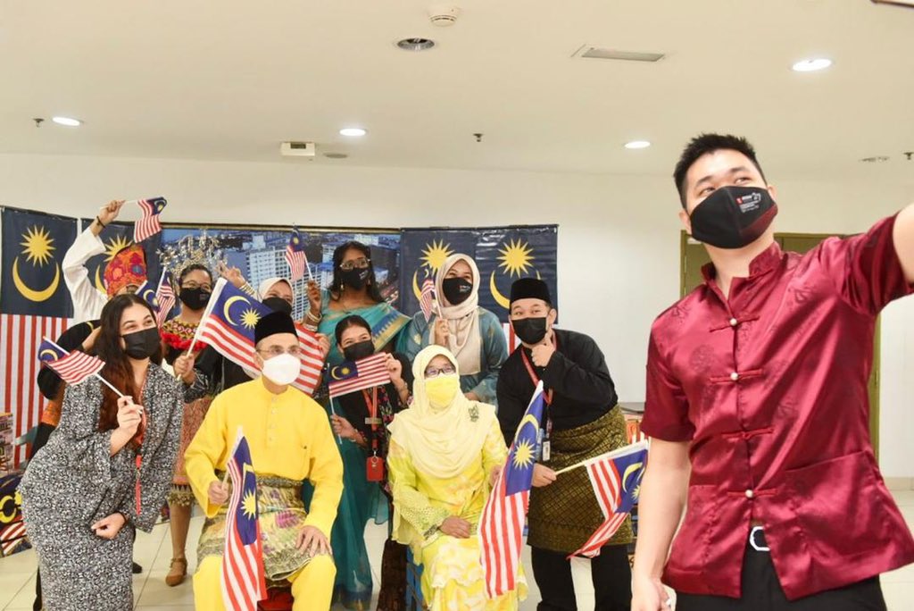 MohdShukriYajid's tweet photo. Delightful moments with about 2500 #MSUrians nationwide, during the launching of MSU MyDay 2021. Looking forward to various activities lined up across faculties, colleges and departments. #MSUMyDay2021 #MSUMerdeka64 #msuprihatin @MSUMalaysia @MSUCollege @msumcmalaysia https://t.co/cgp5OtBTyY