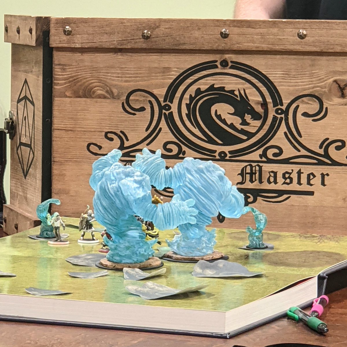 If you aren't already watching our D&amp;D stream you are currently missing out on an extreme combat! 
twitch.tv/tabletopgaming…
#dungeonsanddragons #dnd #twitch #feedbacklooptgc